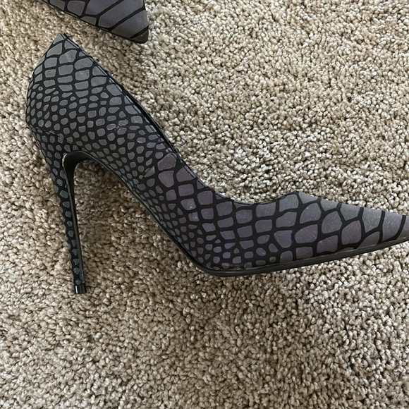 Bella Luna size 10 heels black and grey they have a metallic look in the light - Picture 2 of 3